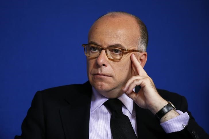 © Reuters. Ministro do Interior francês, Bernard Cazeneuve, durante evento em Paris