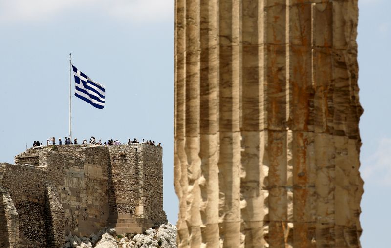 © Reuters. Bandeira da Grécia na Acrópole, em Atenas 