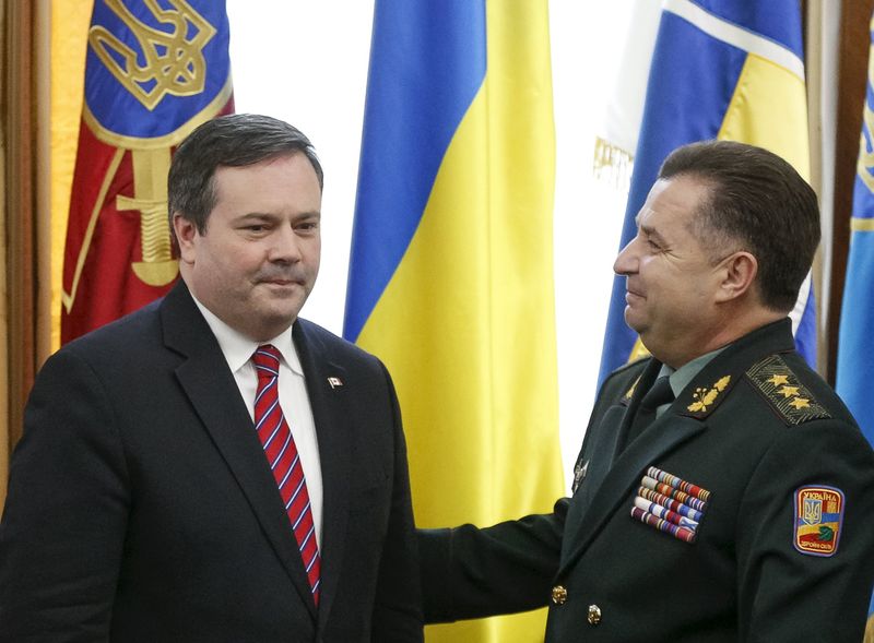© Reuters. وزير دفاع أوكرانيا يتهم بوتين بالسعي للسيطرة على بلاده