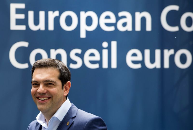 © Reuters. Premiê grego, Alexis Tsipras, deixa a sede do Conselho Europeu em Bruxelas