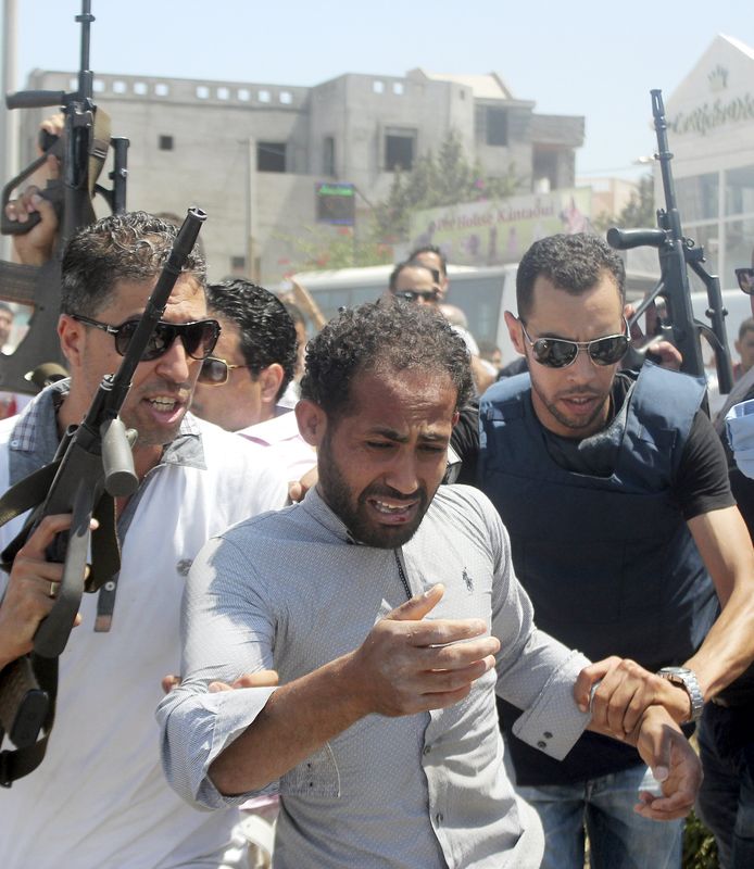 © Reuters. 27 قتيلا على الاقل في هجوم استهدف سياحا في منتجع سوسة بتونس