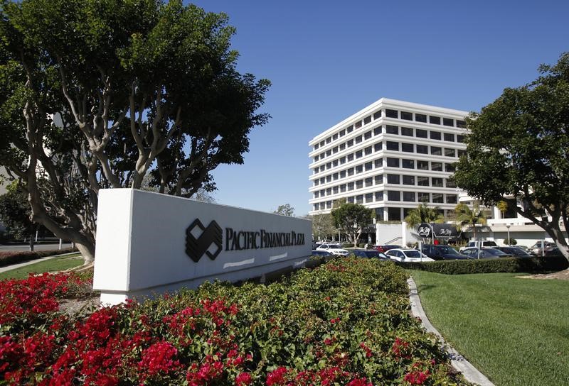 © Reuters. The headquarters of investment firm PIMCO is shown in this photo taken in Newport Beach, California January 26, 2012.