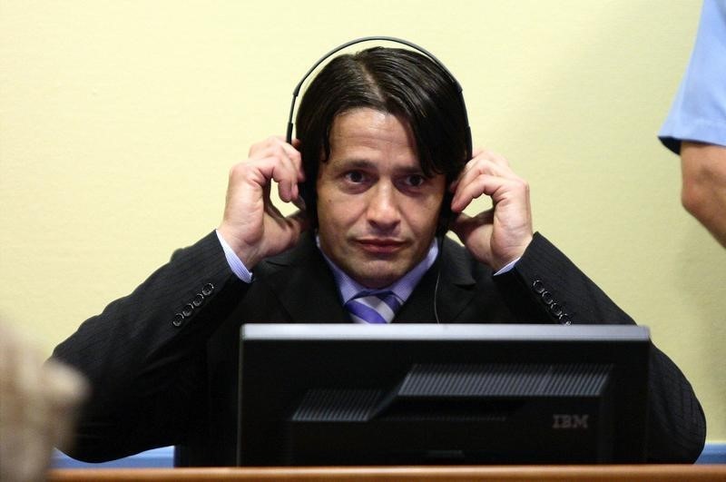 © Reuters. Former Bosnian Muslim commander Oric awaits his verdict at U.N. war crimes tribunal in The Hague