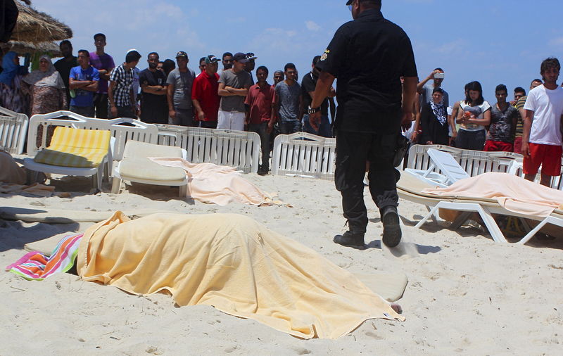 © Reuters. Corpo de turista morto por homem armado perto de hotel em Sousse, na Tunísia