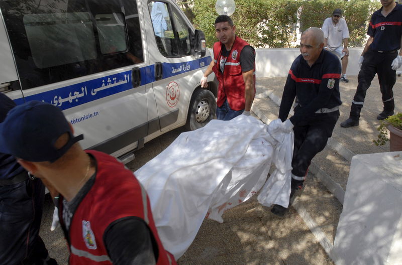© Reuters. مؤيدو الدولة الاسلامية يضعون على تويتر صورا يزعمون انها لمنفذ هجوم تونس
