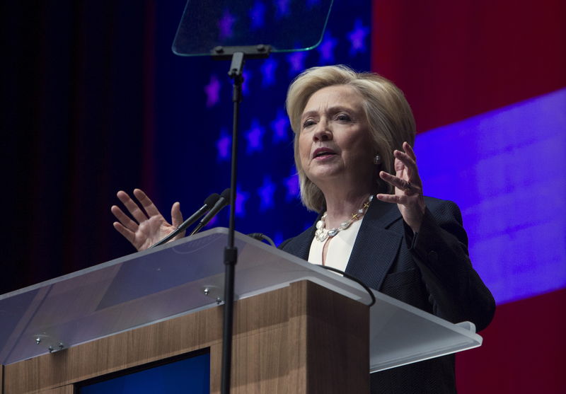 © Reuters. U.S. Democratic presidential candidate and former Secretary of State Hillary Clinton speaks at the National Association of Latino Elected and Appointed Officials (NALEO) convention in Las Vegas