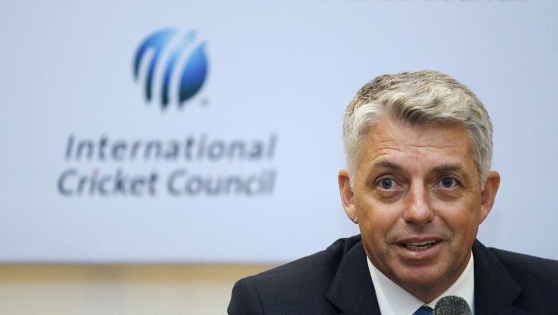 © Reuters. Chief executive officer of International Cricket Council David Richardson speaks during a news conference in Kuala Lumpur