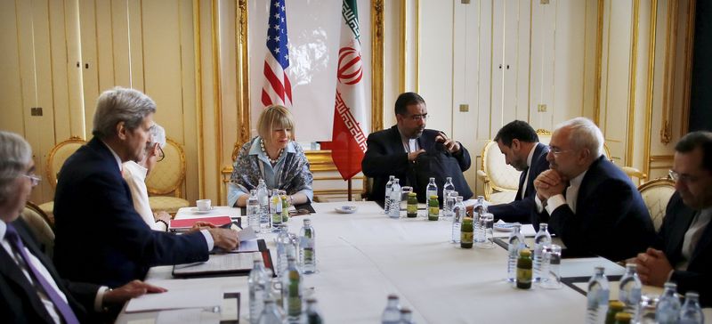 © Reuters. EEUU e Irán ven mucho trabajo duro por delante en comienzo de negociaciones nucleares