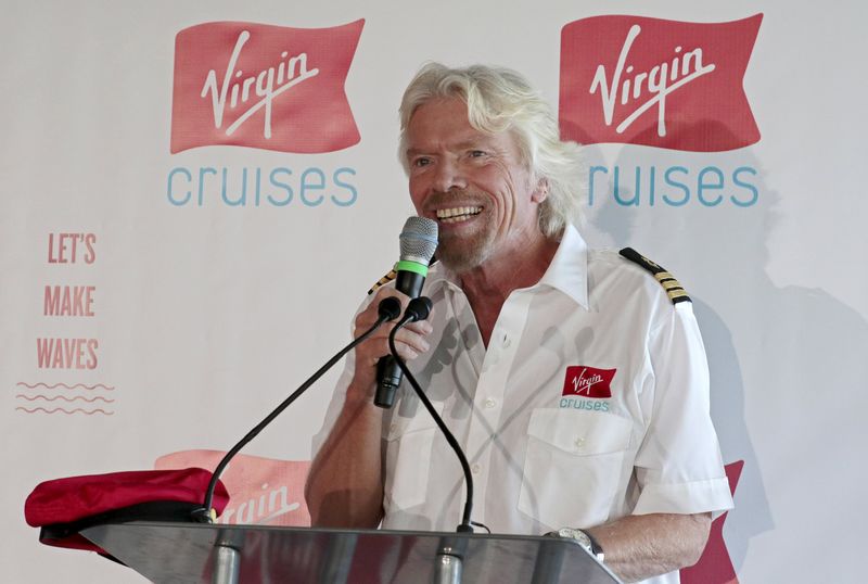 © Reuters. Richard Branson speaks during a news conference at the Perez Art Museum in Miami