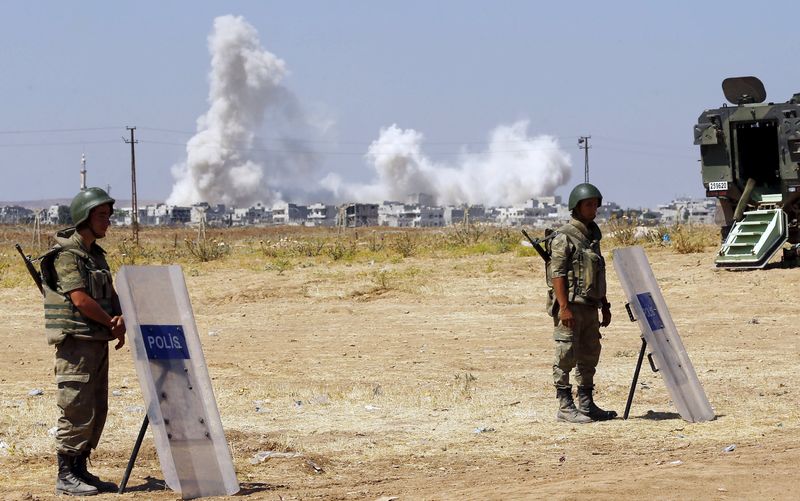 © Reuters. Kurdos aseguran ciudad siria de Kobani, Estado Islámico centra ofensiva en noreste