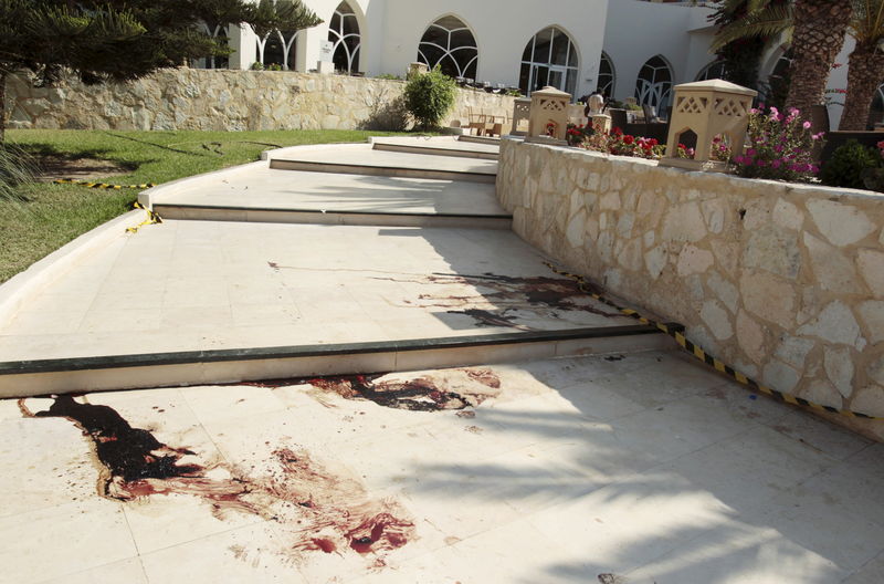 © Reuters. تحقيق-رعب على الرمال في مذبحة الفندق بتونس