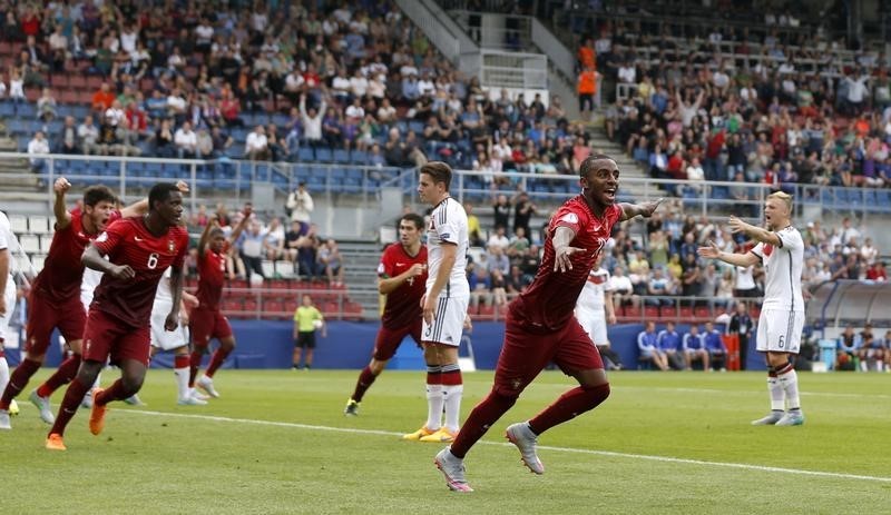 © Reuters. البرتغال تسحق المانيا 5-صفر وتتأهل لنهائي بطولة اوروبا تحت 21 عاما