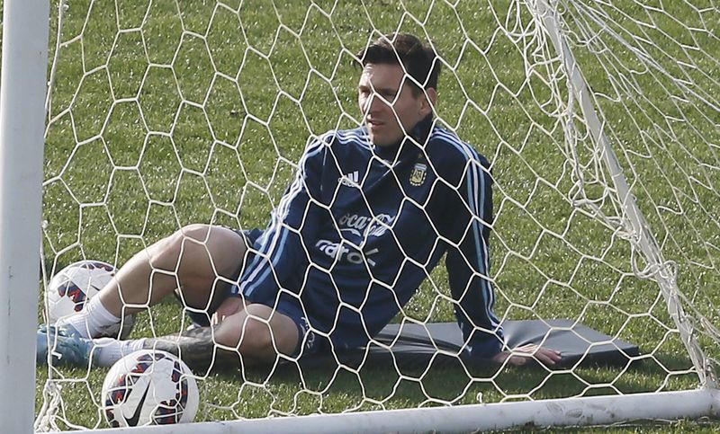 © Reuters. Lionel Messi em treino da seleção argentina na Copa América, em Viña del Mar