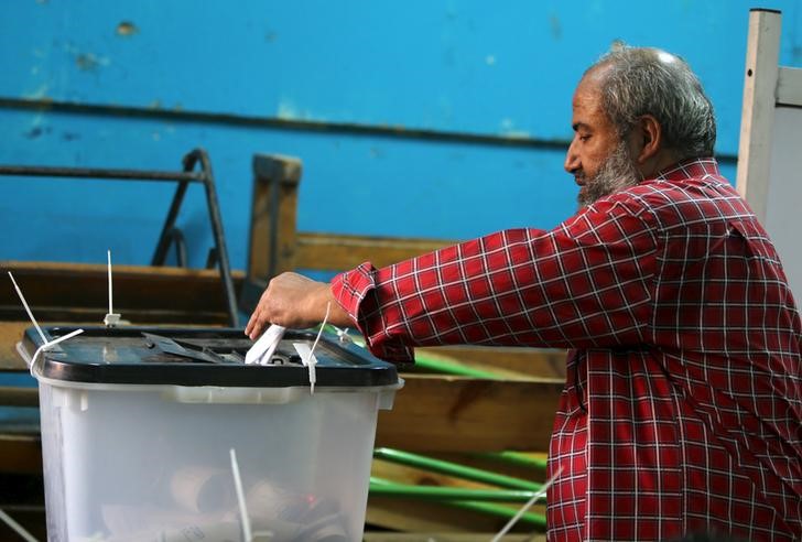 © Reuters. بدء التصويت في مصر للمرحلة الأخيرة من انتخابات مجلس النواب