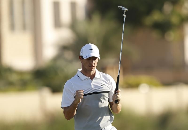 © Reuters. مكيلروي يتوج بلقب البطولة الختامية للجولة الأوروبية للجولف في دبي