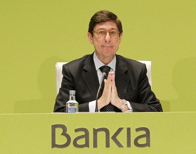 © Reuters. De Guindos no ve absorción de Bankia por otro banco, defiende privatización gradual 