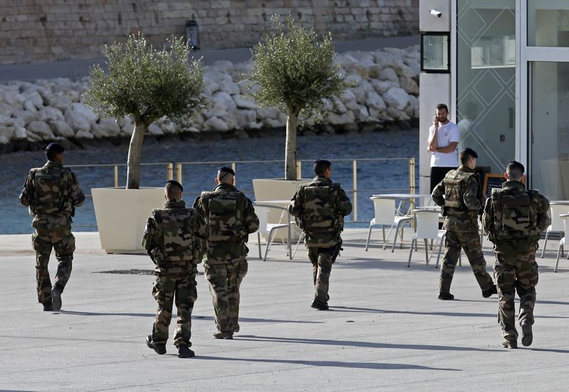 © Reuters. السلطات تجاهلت الكثير من علامات الخطر قبل هجمات باريس