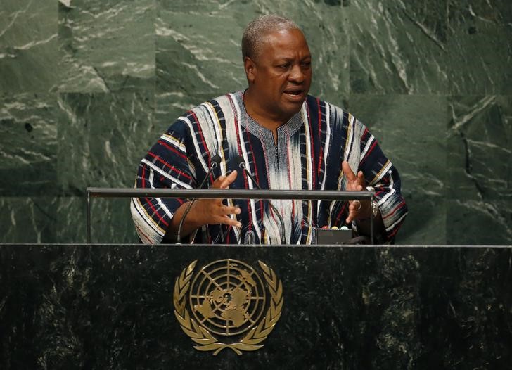 © Reuters. President John Dramani Mahama of Ghana addresses attendees during the 70th session of the United Nations General Assembly at the U.N. headquarters in New York