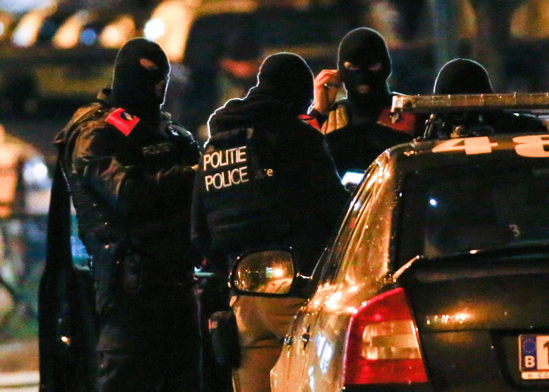 © Reuters. OPÉRATIONS DE POLICE À BRUXELLES