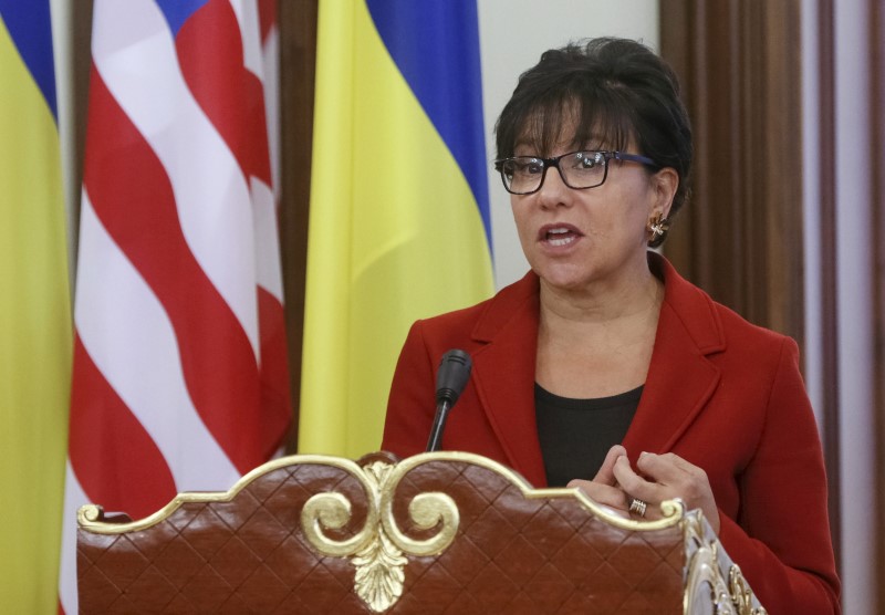 © Reuters. U.S. Commerce Secretary Pritzker attends a news briefing in Kiev