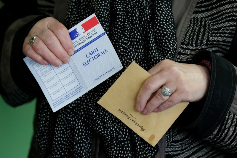 © Reuters. LES INTENTIONS DE VOTE POUR LE FN PROGRESSENT APRÈS LES ATTENTATS