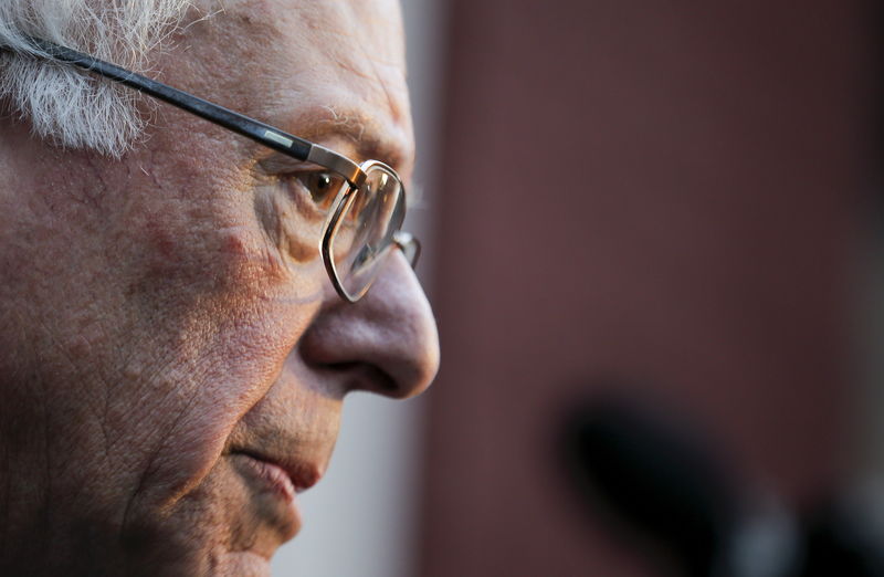 © Reuters. U.S. Democratic presidential candidate Bernie Sanders listens to a question as he speaks with the media following a campaign rally at the South Carolina Democratic Party headquarters in Columbia