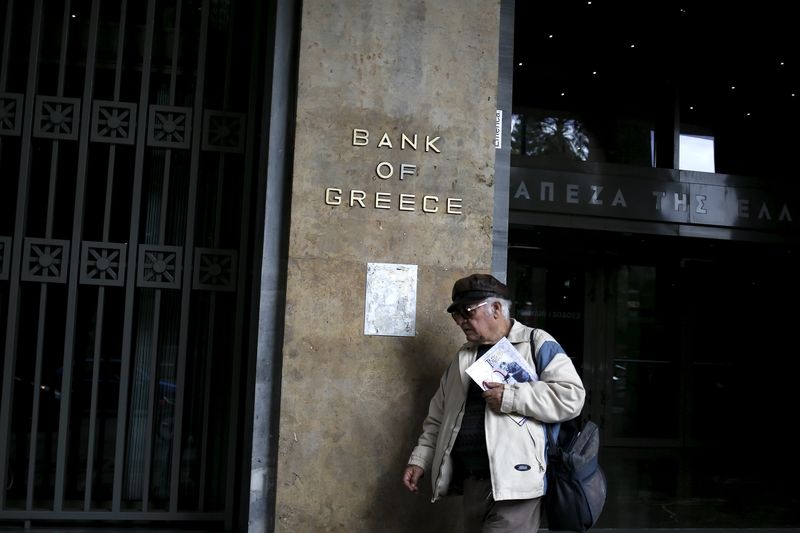 © Reuters. A man exits the headquarters of Bank of Greece in central Athens