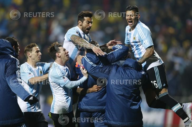 © Reuters. Sudamérica mantendrá sus plazas para el Mundial 2022 - presidente Conmebol