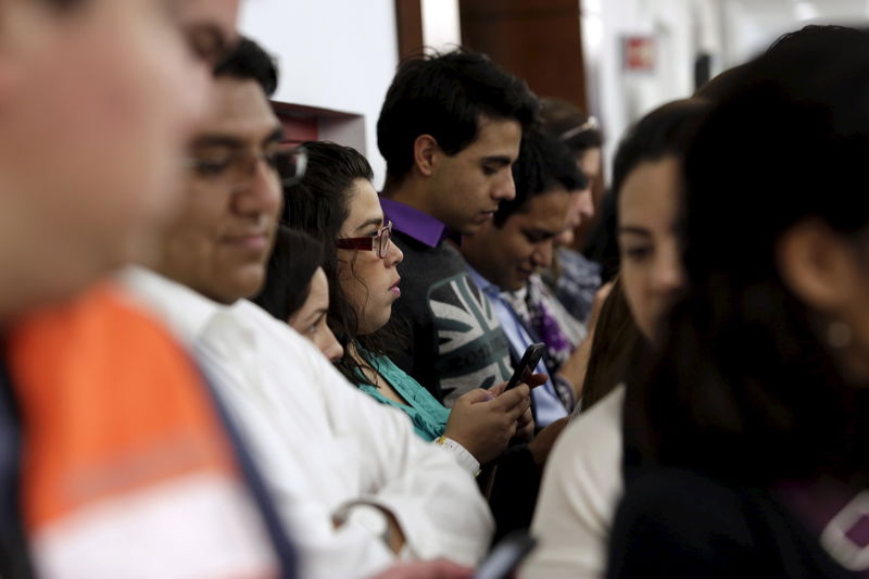 © Reuters. Employees of an office stand ready to evacuate the building after a tremor was felt in Mexico City