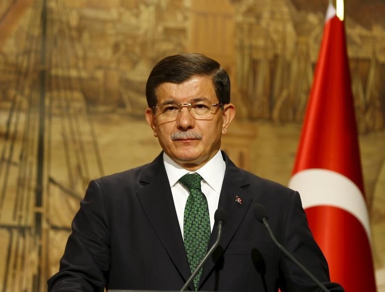 © Reuters. مكتب داود أوغلو: تركيا تتشاور مع حلف الأطلسي والأمم المتحدة بشأن التطورات على حدود سوريا
