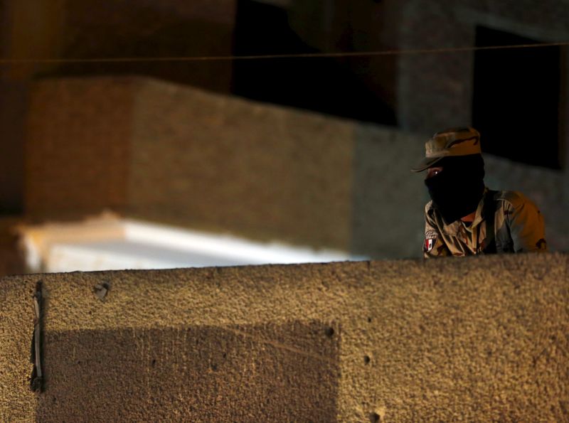 © Reuters. Tres muertos por un coche bomba ante un hotel del Sinaí