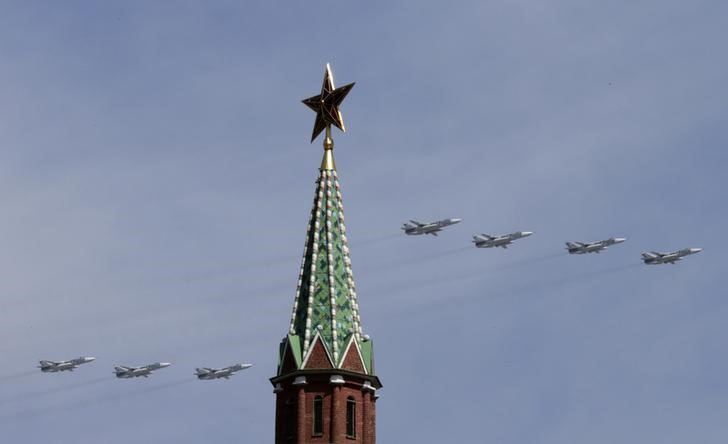 © Reuters. Aviões táticos russos SU-24 vistos em Moscou