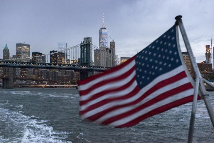 © Reuters. The Lower Manhattan skyline, One World Trade Center and Manhattan Bridge are seen in the background as a ferry with a U.S. flag cruises along the East River while carrying passengers (not pictured) to the 2016 Volkswagen Passat reveal in New York