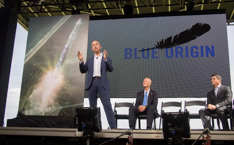 © Reuters. Amazon founder and Blue Origin founder Jeff Bezos announces plans to build a rocket manufacturing plant and launch site at Cape Canaveral Air Force Station