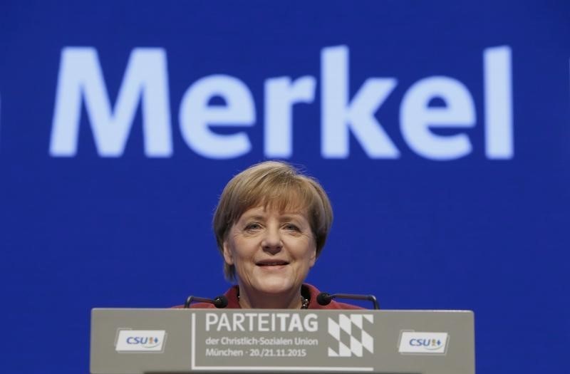 © Reuters. ميركل :مشكلة اللاجئين لا يمكن حلها على الحدود الالمانية النمساوية