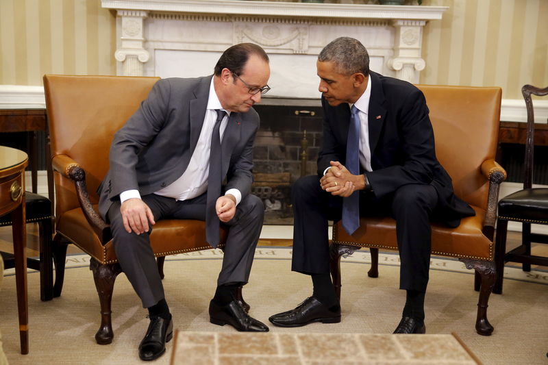 © Reuters. Obama y Hollande piden a Rusia que concentre ataques en Siria contra Estado Islámico