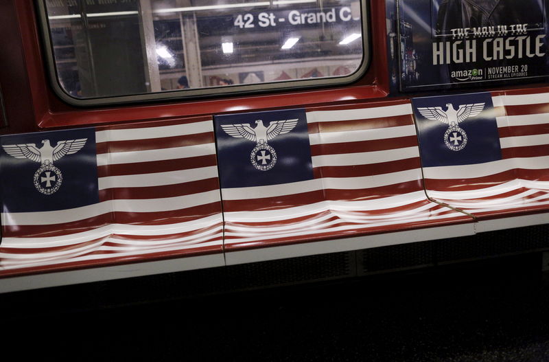 © Reuters. سحب إعلانات مستلهمة من النازي الألماني من أنفاق قطارات نيويورك
