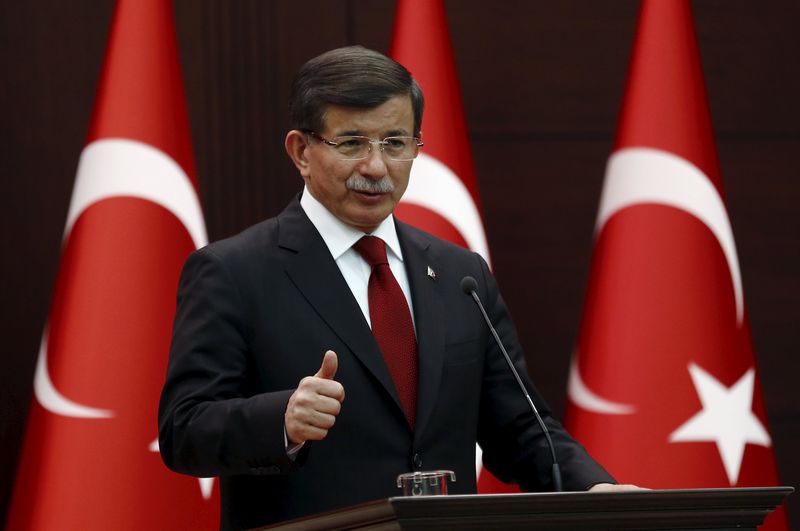 © Reuters. داود أوغلو: لا يمكن مهاجمة التركمان بحجة قتال الدولة الإسلامية