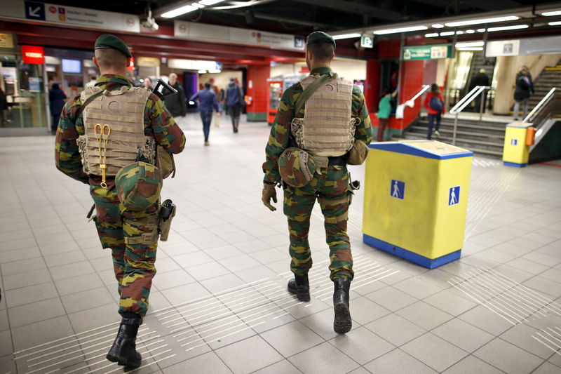 © Reuters. فتح المدارس وتشغيل قطارات أنفاق بروكسل في ظل تشديد الأمن