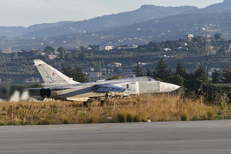 © Reuters. File Russia's Defence Ministry handout photo shows Sukhoi Su-24 fighter jet  taxing on tarmac at Hmeymim air base near Latakia in Syria