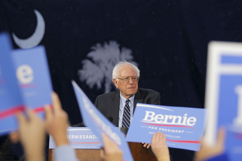 © Reuters. U.S. Democratic presidential candidate Bernie Sanders pauses as he speaks during a campaign rally at the South Carolina Democratic Party headquarters in Columbia