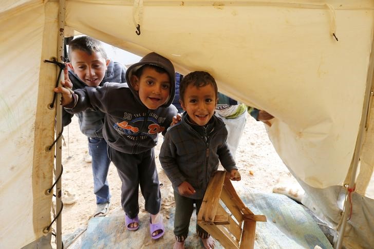 © Reuters. وزير:خطة كندا لاستقبال 25 ألف لاجيء سوري يعرقلها شرط تأشيرة الخروج