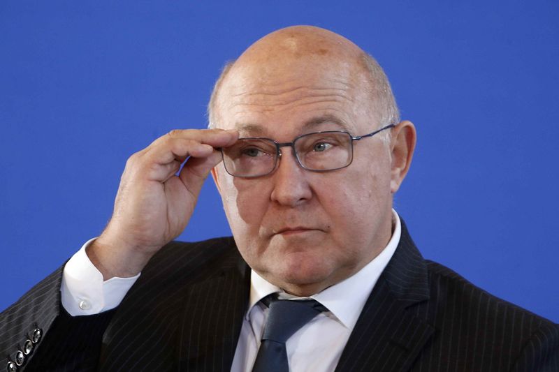 © Reuters. Il ministro delle Finanze francese Michel Sapin 