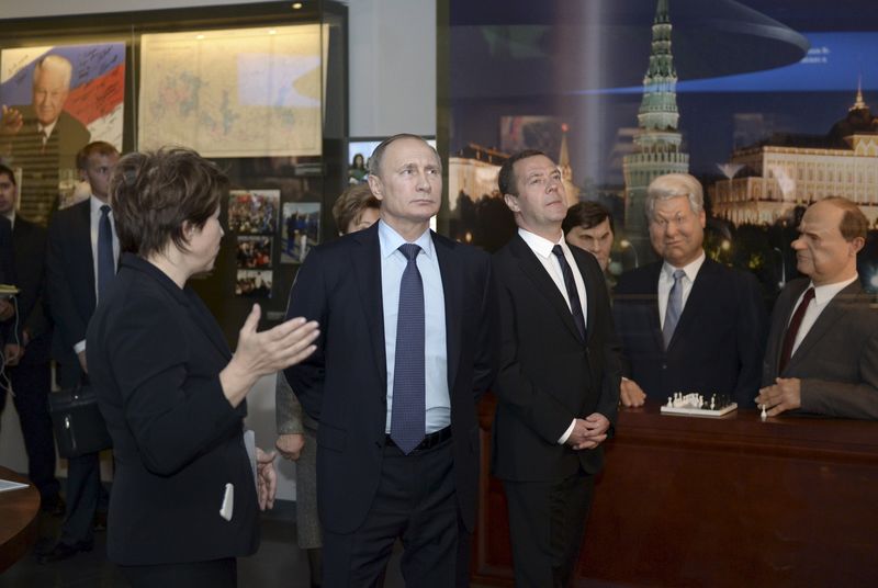 © Reuters. مواجهة بين ماضي روسيا وحاضرها في افتتاح متحف بوريس يلتسن