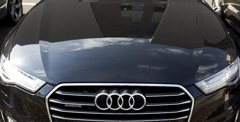 © Reuters. The Audi powerplant  is reflected in an Audi in Brussels
