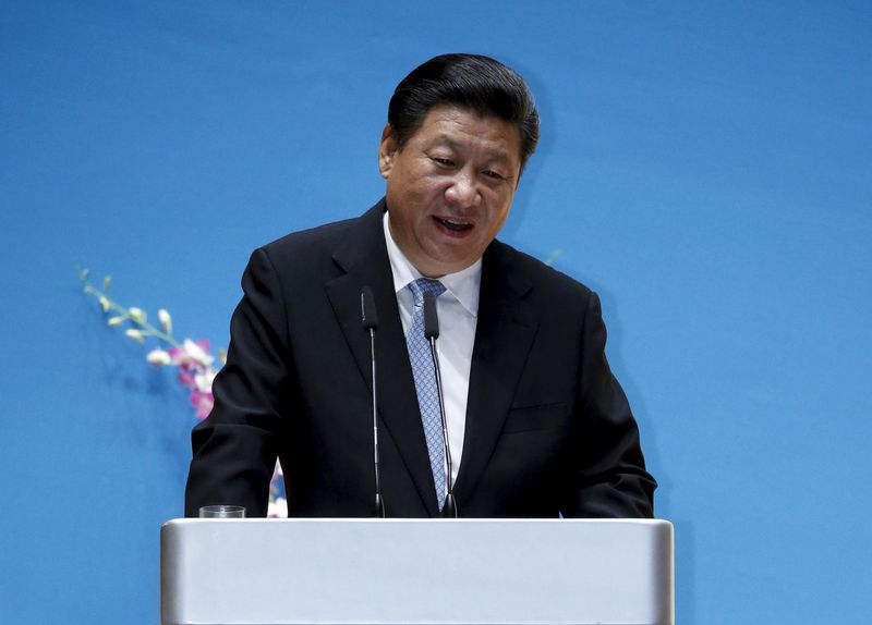 © Reuters. Chinese President Xi Jinping speaks during a lecture in Singpaore