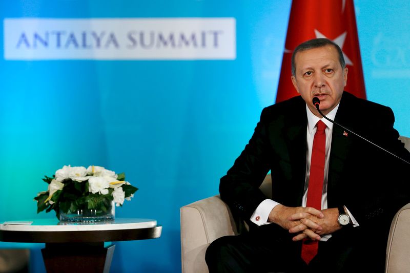 © Reuters. إردوغان يتحدى من يتهم تركيا بشراء نفط من الدولة الإسلامية إثبات ذلك