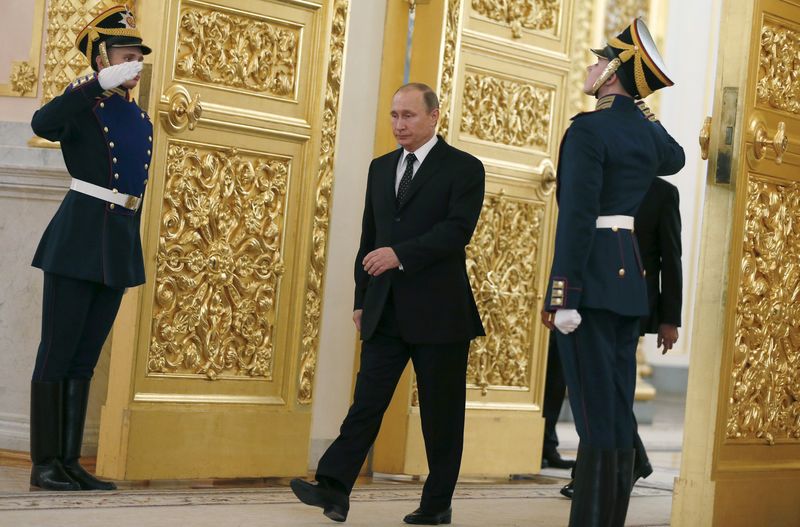 © Reuters. Putin attends a ceremony in Moscow