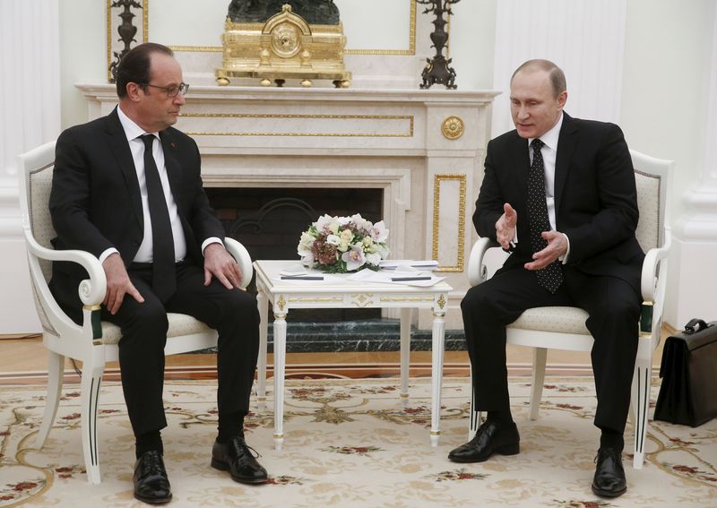 © Reuters. FRANÇOIS HOLLANDE ET VLADIMIR POUTINE PRÊTS À COOPÉRER CONTRE LE TERRORISME