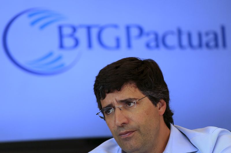 © Reuters. Presidente e controlador do banco BTG Pactual, Andre Esteves, durante entrevista em São Paulo, no ano passado